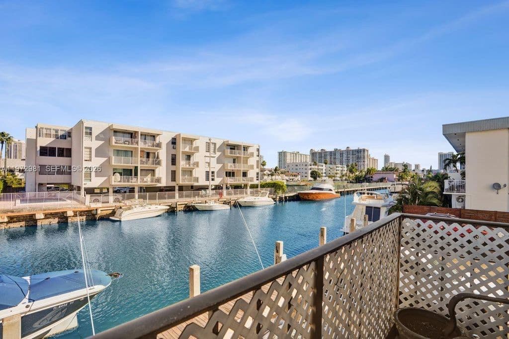 2+1 Condo — 3665 NE 167th St APT 208