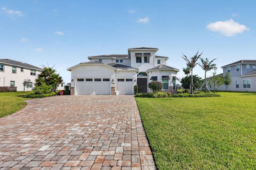 4-bedroom Single-Family Home — 20160 SE Bridgewater Drive
