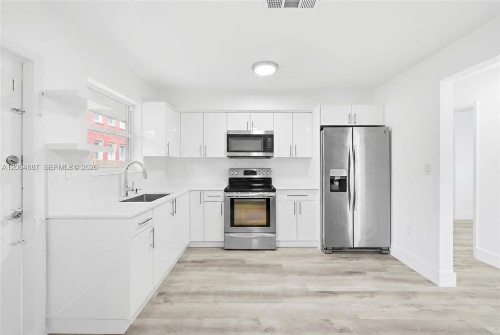 4+1 Müstakil ev — 1781 SW 13th St