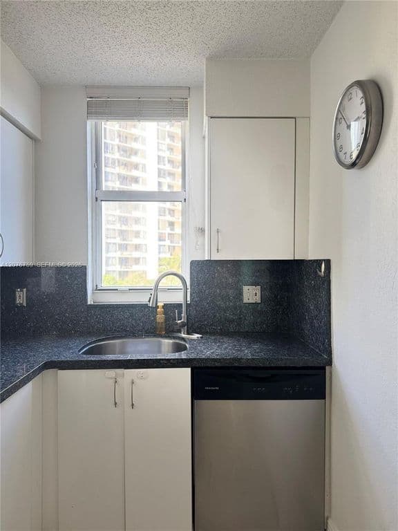 2+1 Condo — 770 Claughton Island Dr APT 601