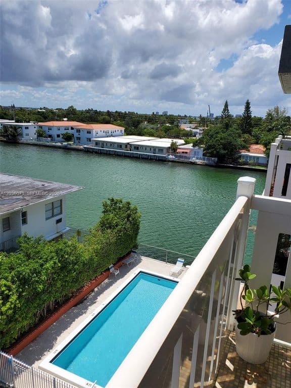 1+1 Condo — 7900 Tatum Waterway Dr APT 502