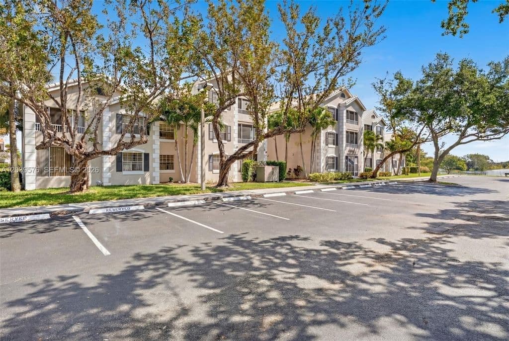 2-bedroom Condo — 2841 N Oakland Forest Dr APT 110