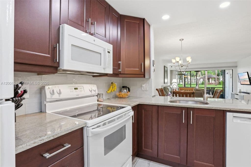 2+1 Condo — 2225 SW 15th St APT 223