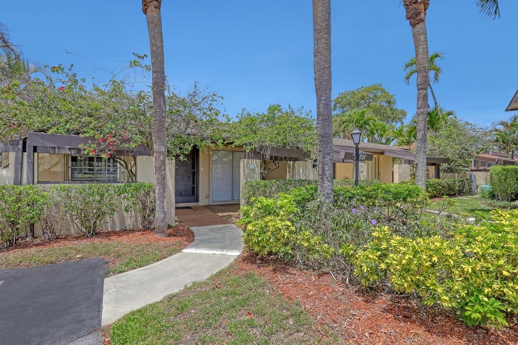 2+1 Condo — 13731 Via Aurora #A