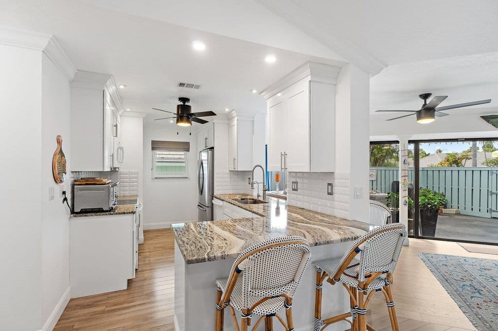 3-bedroom Property — 1127 E Seminole Avenue #24b