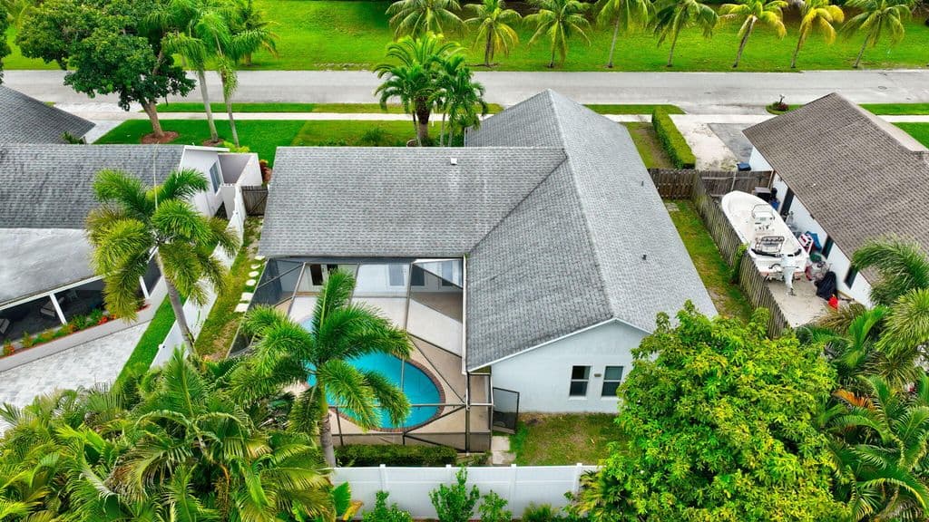 3-bedroom Single-Family Home — 586 NW 45TH Way