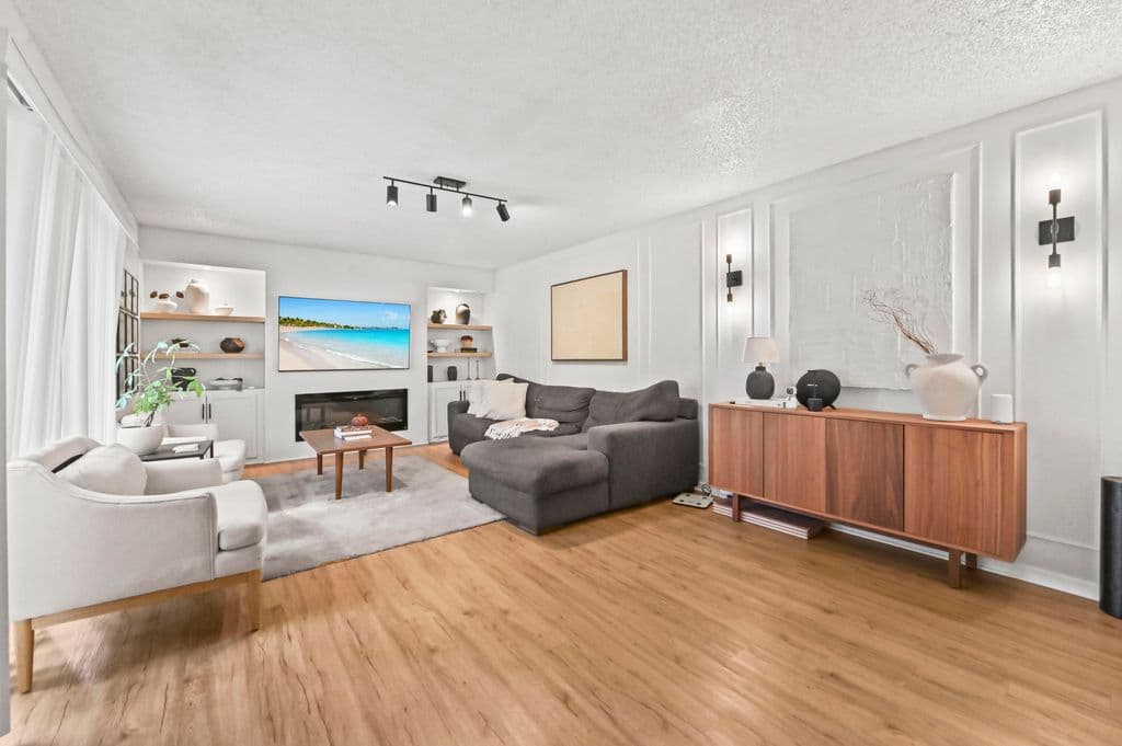 2-bedroom Property — 746 NW 98th Way