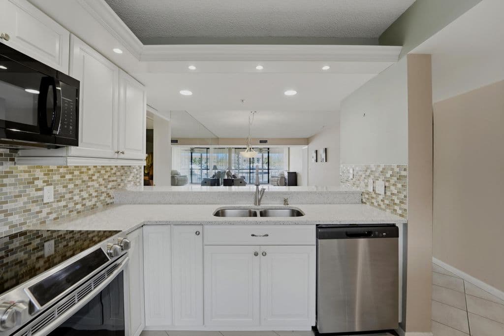 2-bedroom Condo — 2601 MARINA ISLE Way #204