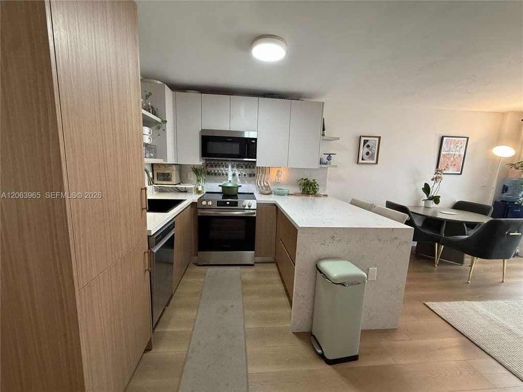 2-bedroom Condo — 1666 West Ave APT 305