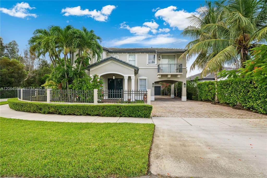 5-bedroom Single-Family Home — 14900 SW 10th St