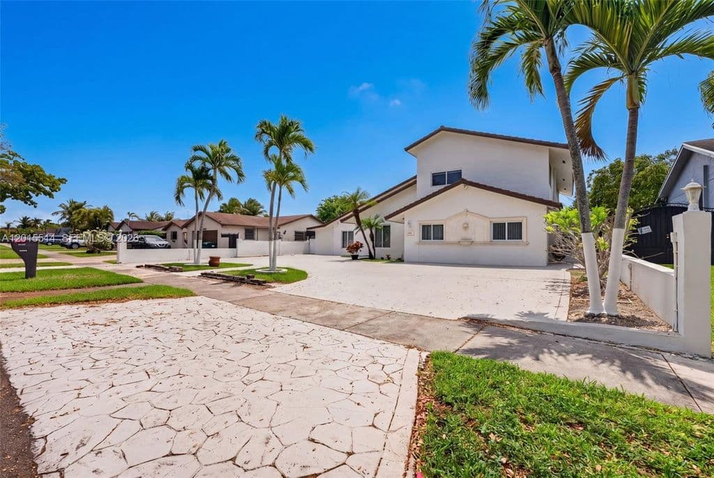 5+1 Müstakil ev — 10934 SW 137th Ct