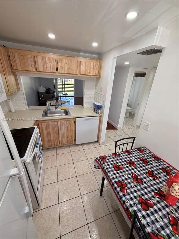 2-bedroom Condo — 2793 NW 104th Ave APT 204