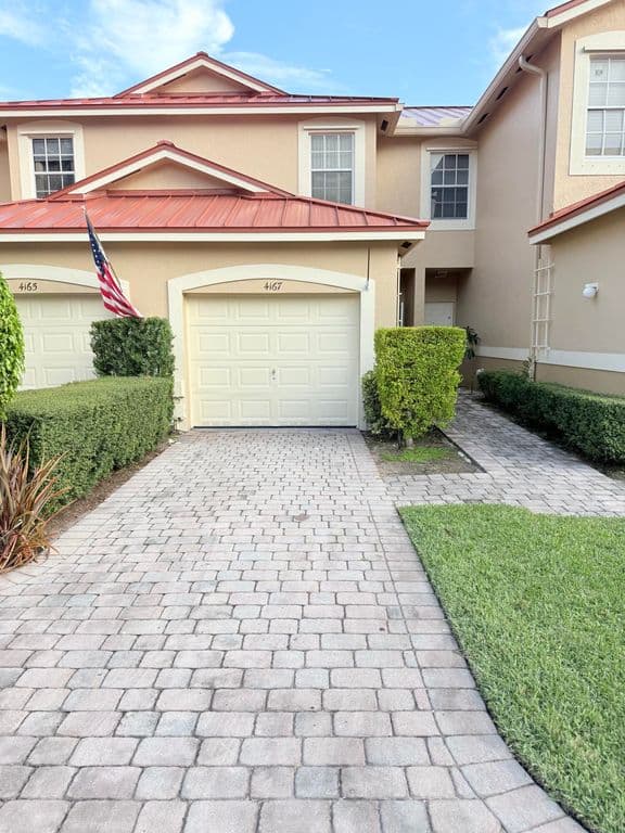 2-bedroom Property — 4167 CRYSTAL LAKE Drive