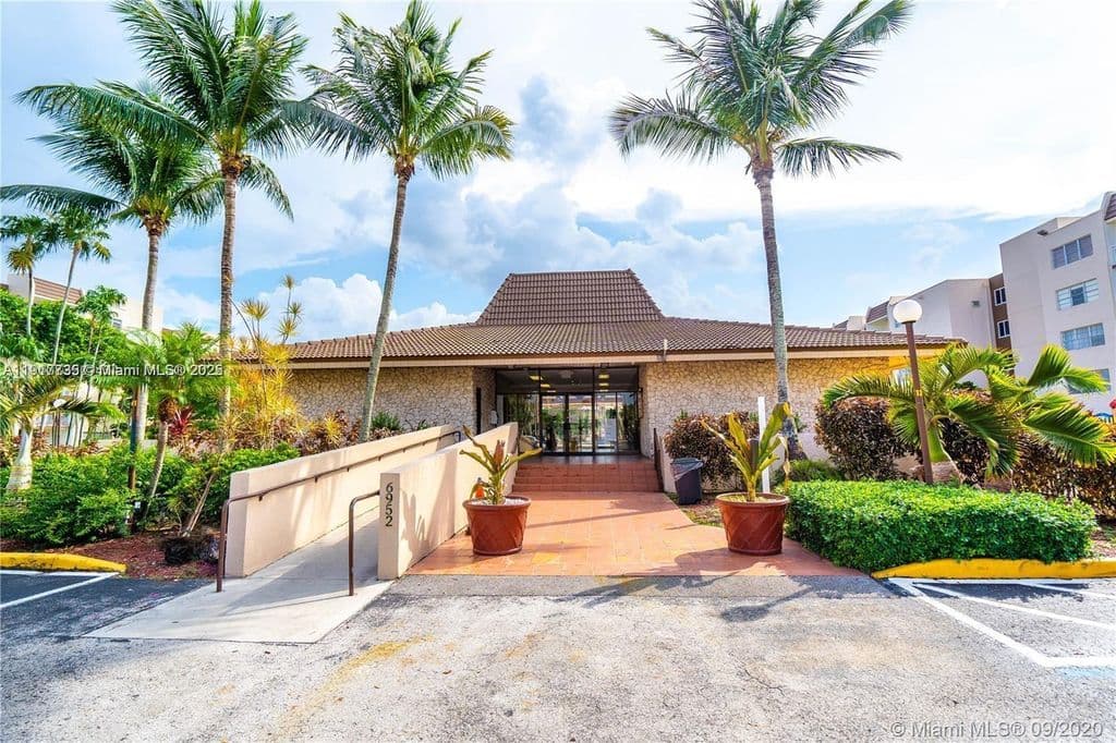 2-bedroom Condo — 6930 Miami Gardens Dr APT 1-410