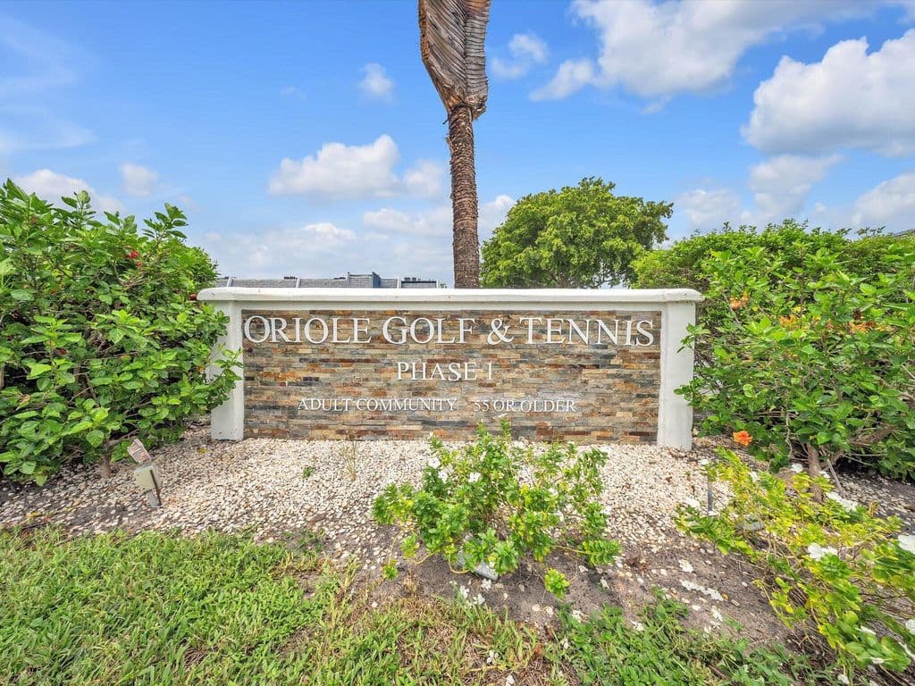 1+1 Condo — 7807 GOLF CIR Drive #105