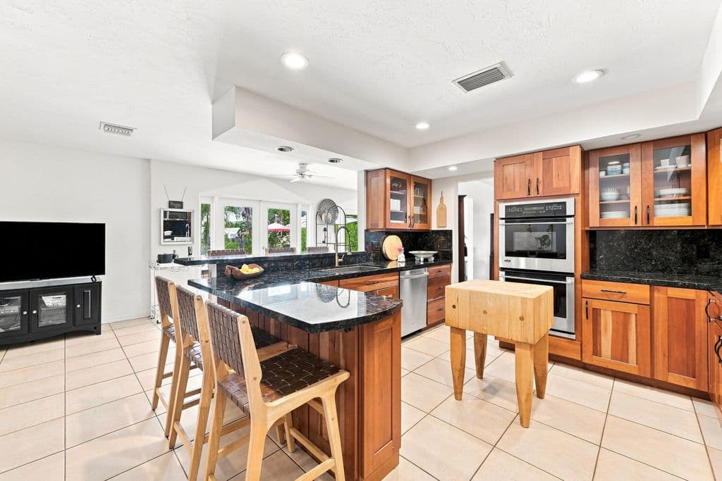 5+1 Müstakil ev — 3315 NE 42nd Court