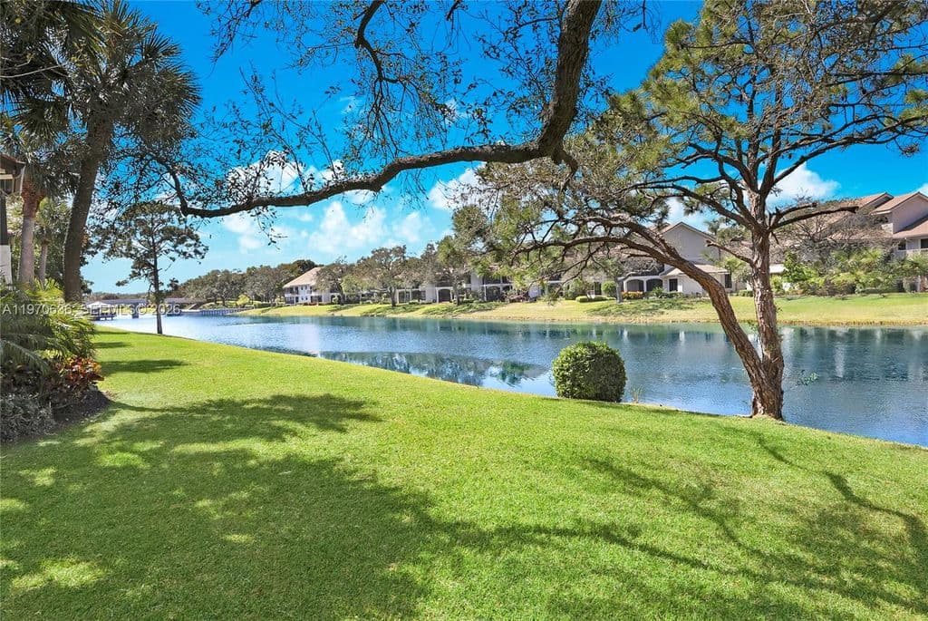 2+1 Condo — 16671 Traders Xing N APT 121