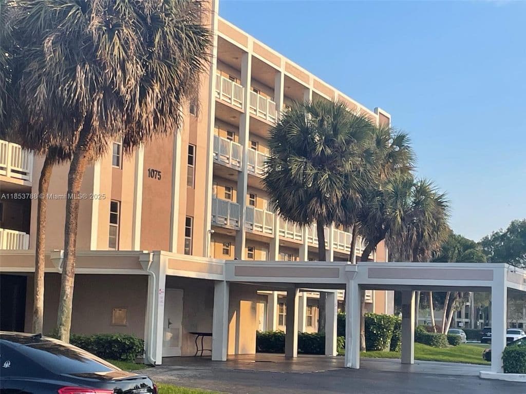 2+1 Condo — 1075 Riverside Dr APT 203