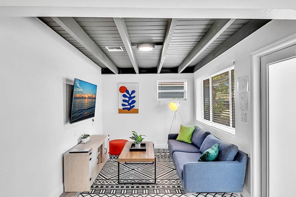 4+1 Müstakil ev — 1580 NE 35th St