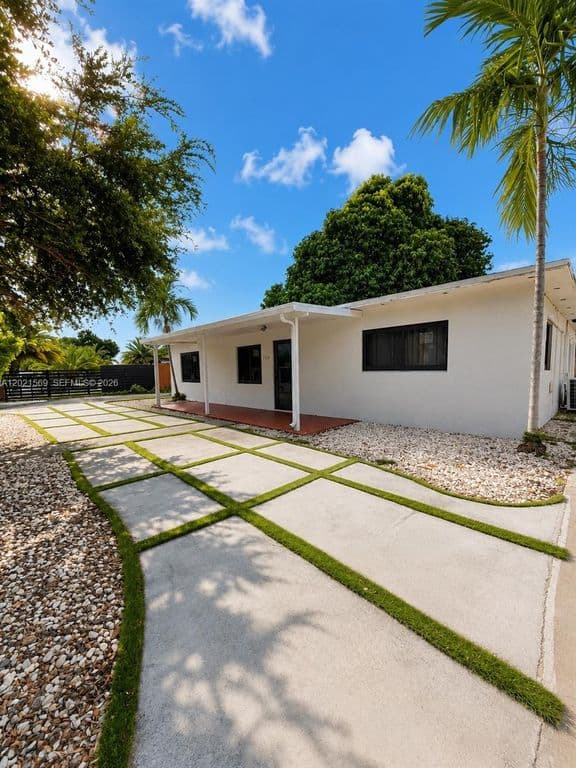 3-bedroom Single-Family Home — 1120 E 6th Ct