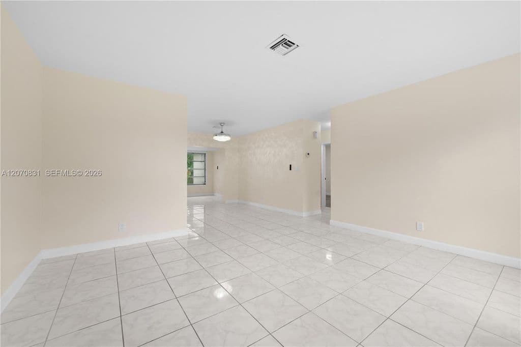 3+1 Müstakil ev — 3561 NW 41st St
