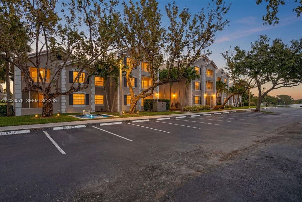 2-bedroom Condo — 2841 N Oakland Forest Dr APT 110