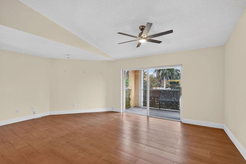1+1 Condo — 123 Yacht Club Way #307