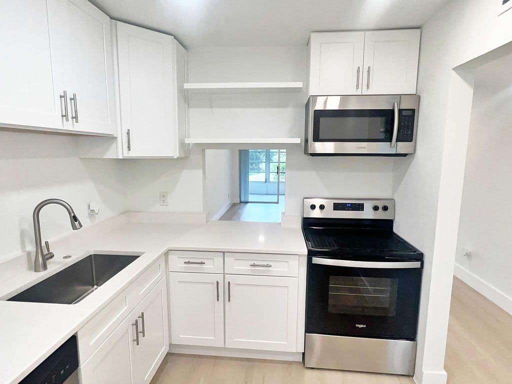 2-bedroom Condo — 6000 NW 64TH Avenue #303