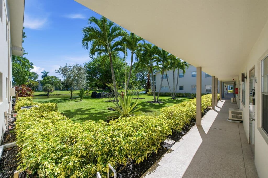 1-bedroom Condo — 489 Tilford W
