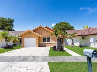 4+1 Müstakil ev — 14217 SW 102nd St, Miami, 33186