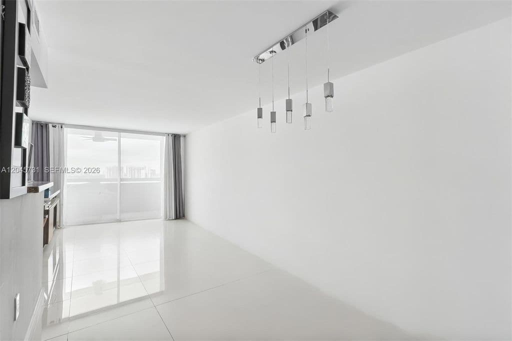 2-bedroom Condo — 1775 Washington Ave APT 14F