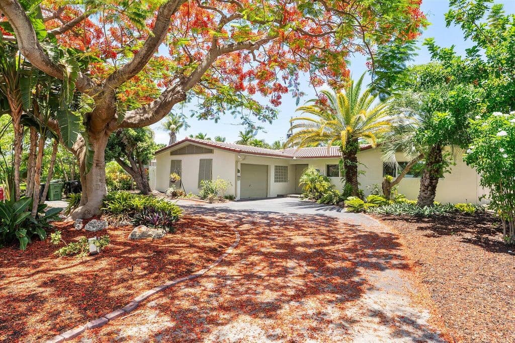 4-bedroom Single-Family Home — 5200 NE 18TH Terrace