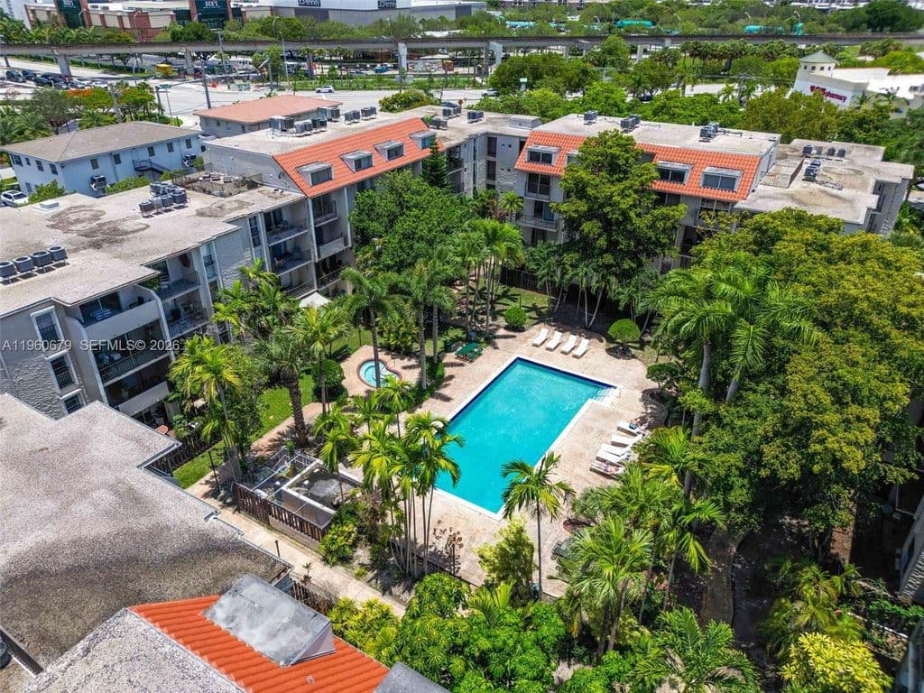 1+1 Condo — 6900 N Kendall Dr APT A303