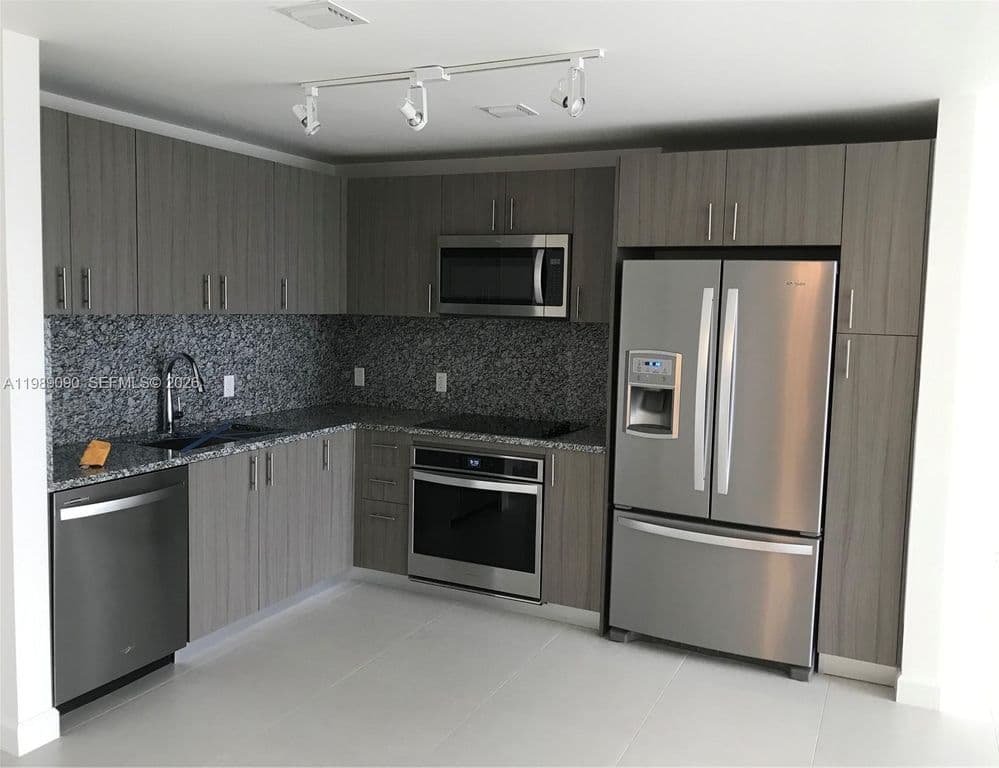 1-bedroom Condo — 5350 NW 84th Ave #1814