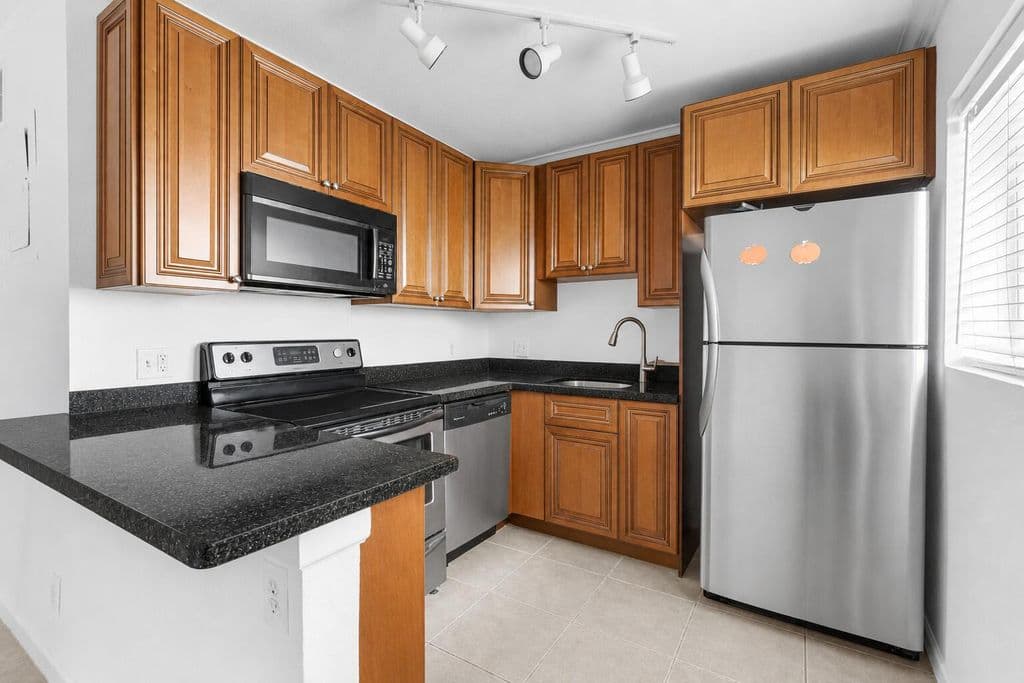 2-bedroom Condo — 2655 NE 8th Avenue #106