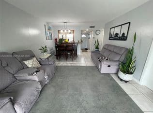 2+1 Condo — 9281 Sunrise Lakes Blvd APT 209, Sunrise, 33322