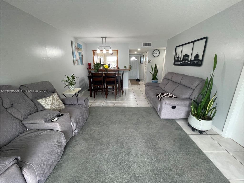 2-bedroom Condo — 9281 Sunrise Lakes Blvd APT 209