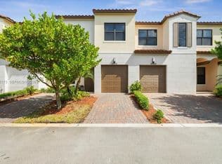 3-bedroom Townhouse — 20975 NW 1st Ct, Hollywood, 33029
