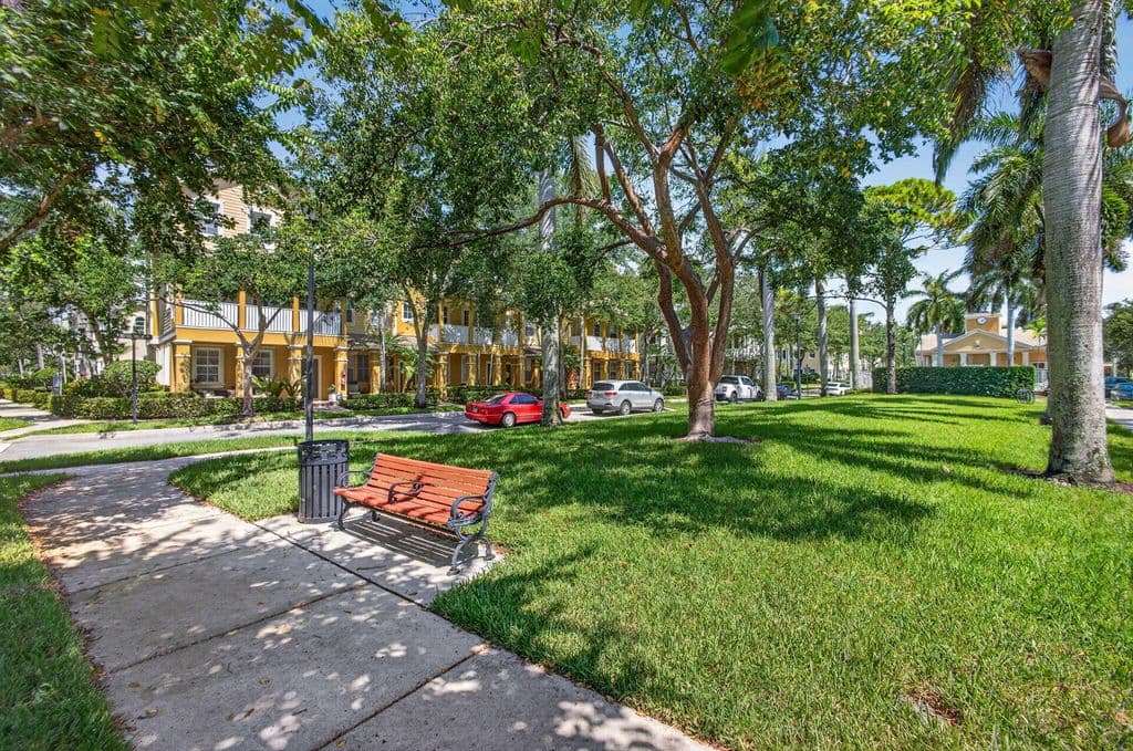 3-bedroom Condo — 128 W Royal Palm Circle #101