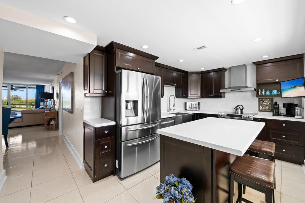 3-bedroom Condo — 3095 N Course Drive #702