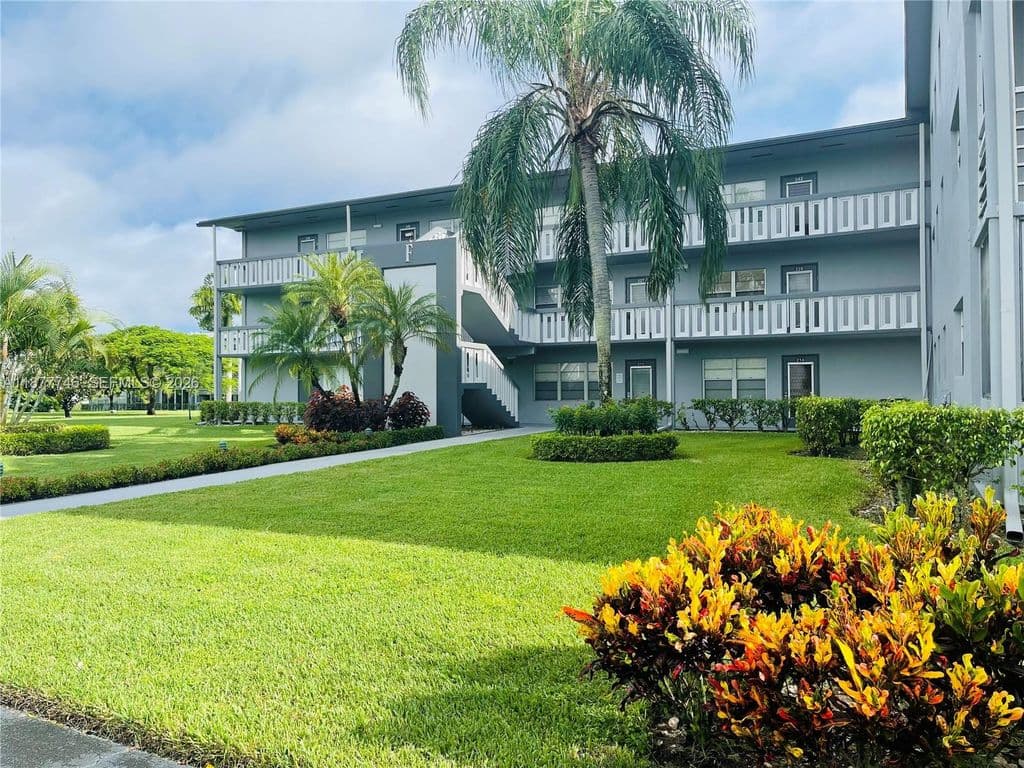 1-bedroom Condo — 251 Suffolk #251-F