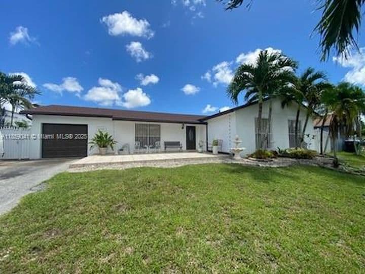 4-bedroom Single-Family Home — 25931 SW 130th Ave