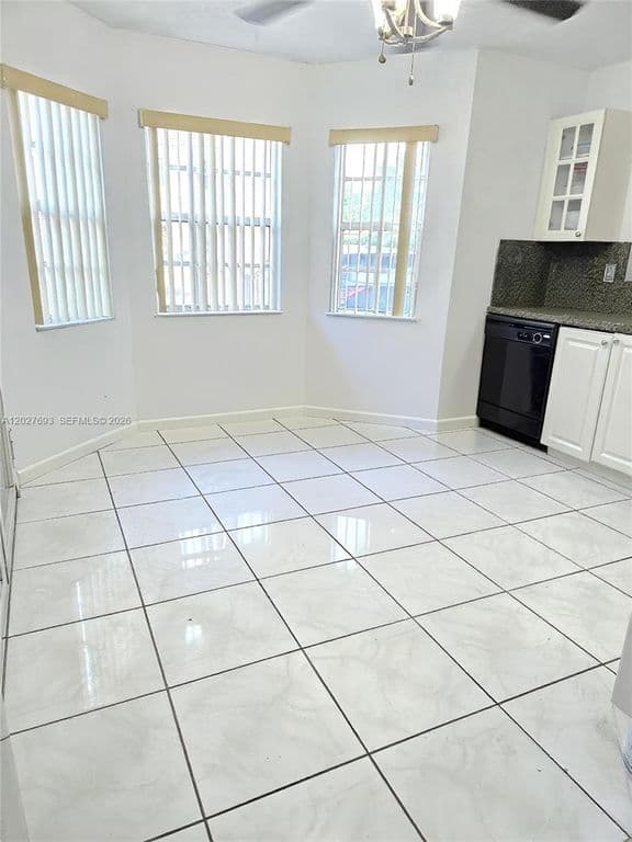 3+1 Mülk — 7255 NW 173rd Dr APT 801-8