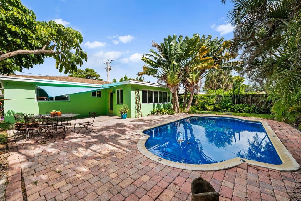 2-bedroom Single-Family Home — 4860 NE 6th Avenue