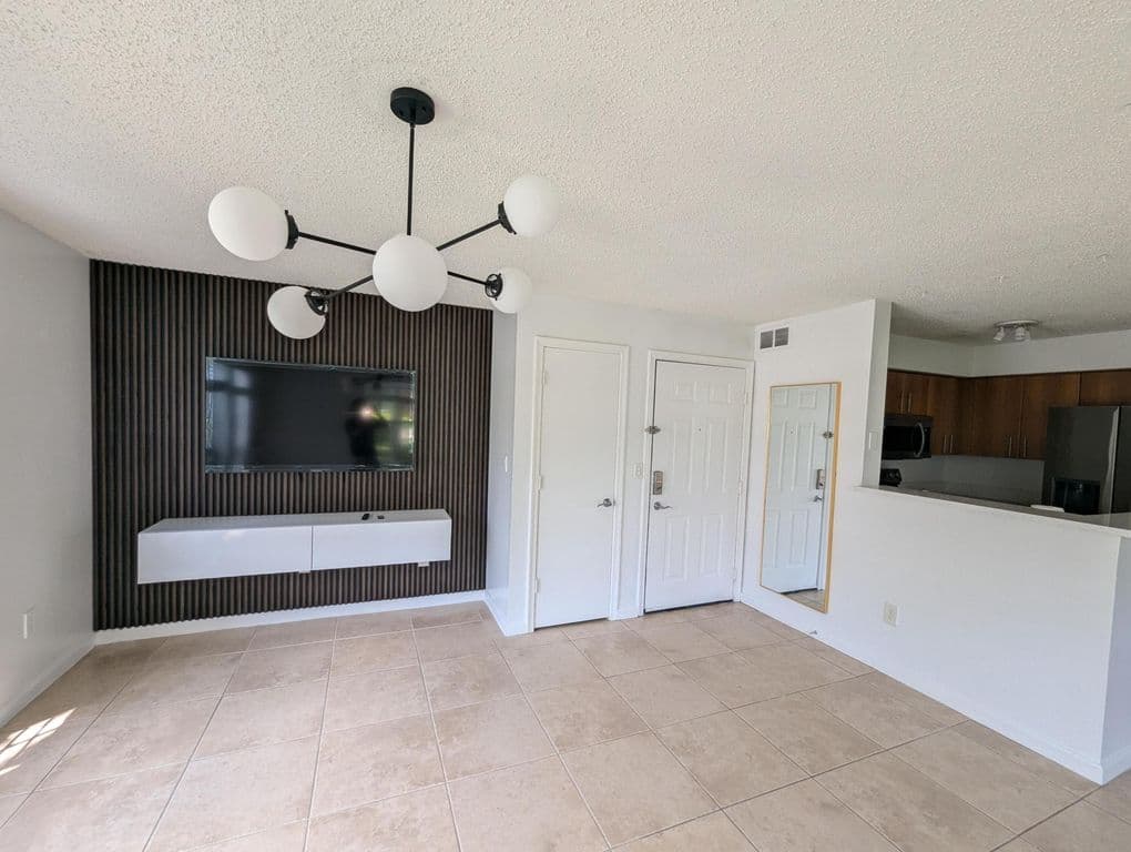 2-bedroom Condo — 1215 CRYSTAL Way #G
