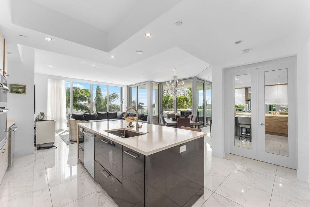 2+1 Condo — 2 Water Club Way #403