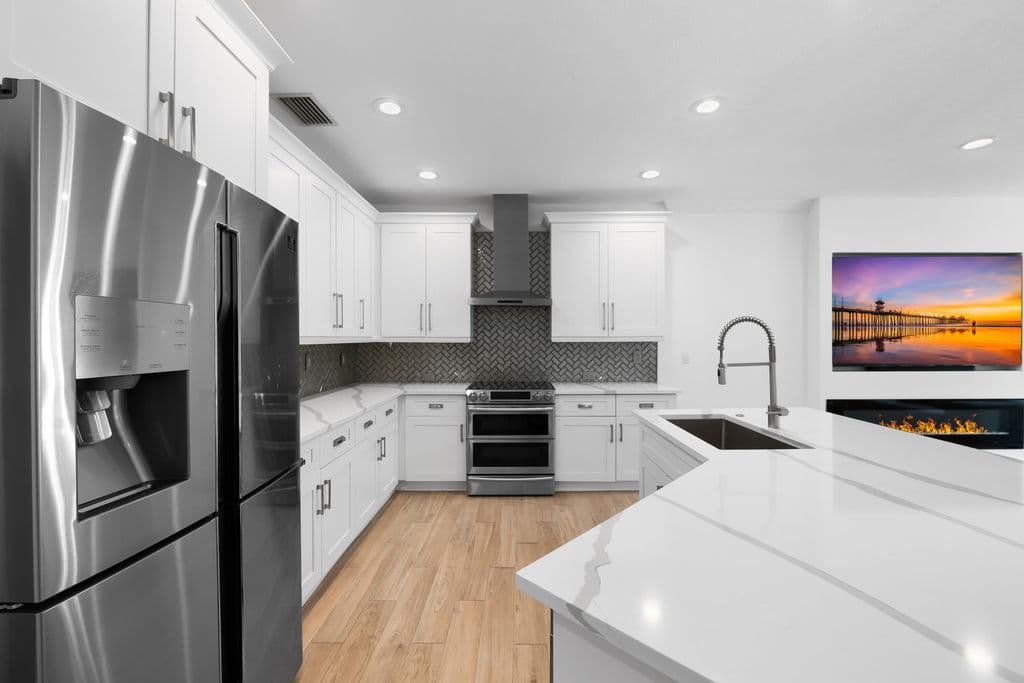 5-bedroom Single-Family Home — 10560 Walnut Valley Drive
