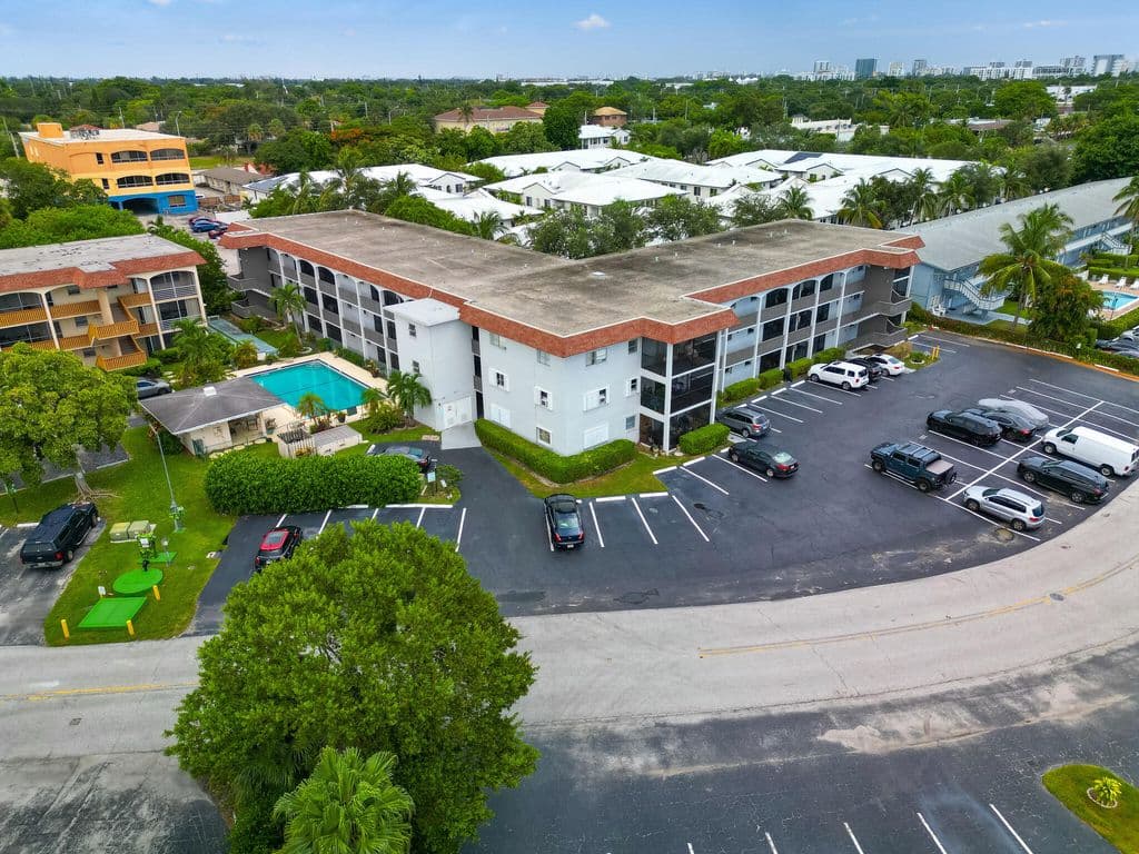 2-bedroom Condo — 651 PINE Drive #201