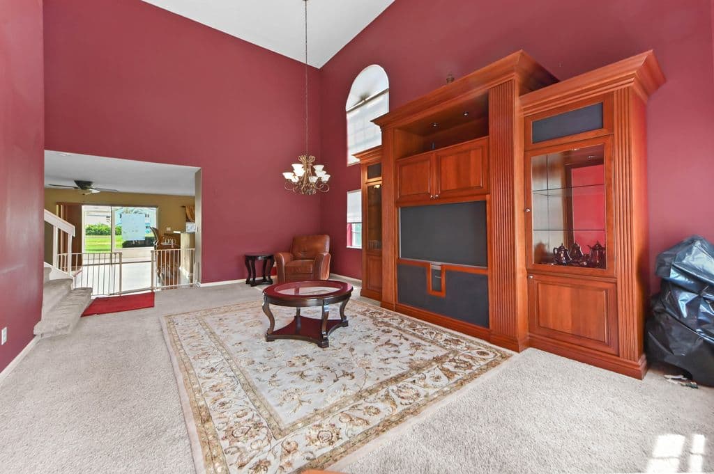 4-bedroom Single-Family Home — 6205 Lansdowne Circle