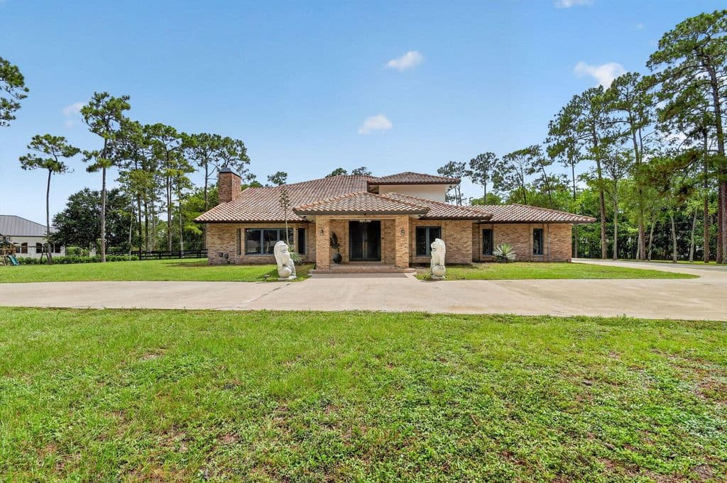 5-bedroom Single-Family Home — 14780 Draft Horse Lane